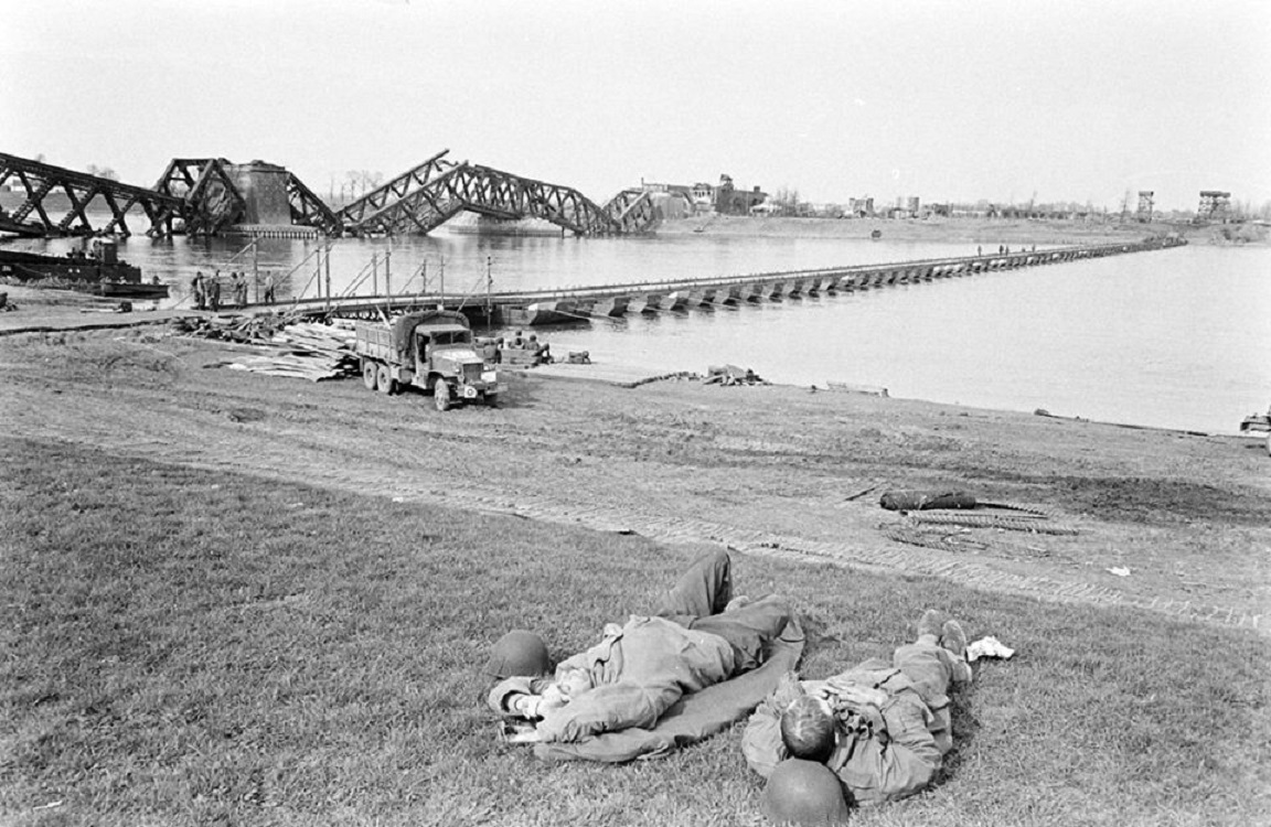 The Rhine Crossings in World War II